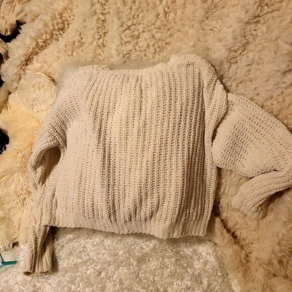 A soft sweater, by love tree boutique item new - Picture 3 of 5